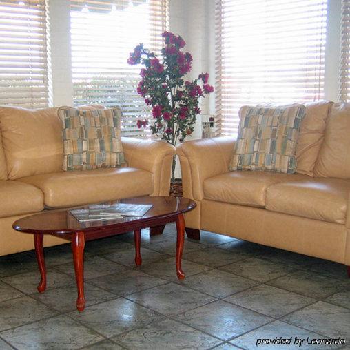 Econo Lodge Inn & Suites Yuma I-8 Interior photo