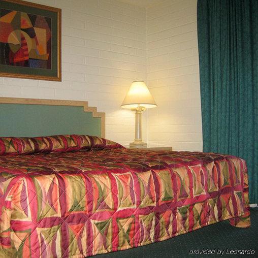 Econo Lodge Inn & Suites Yuma I-8 Exterior photo